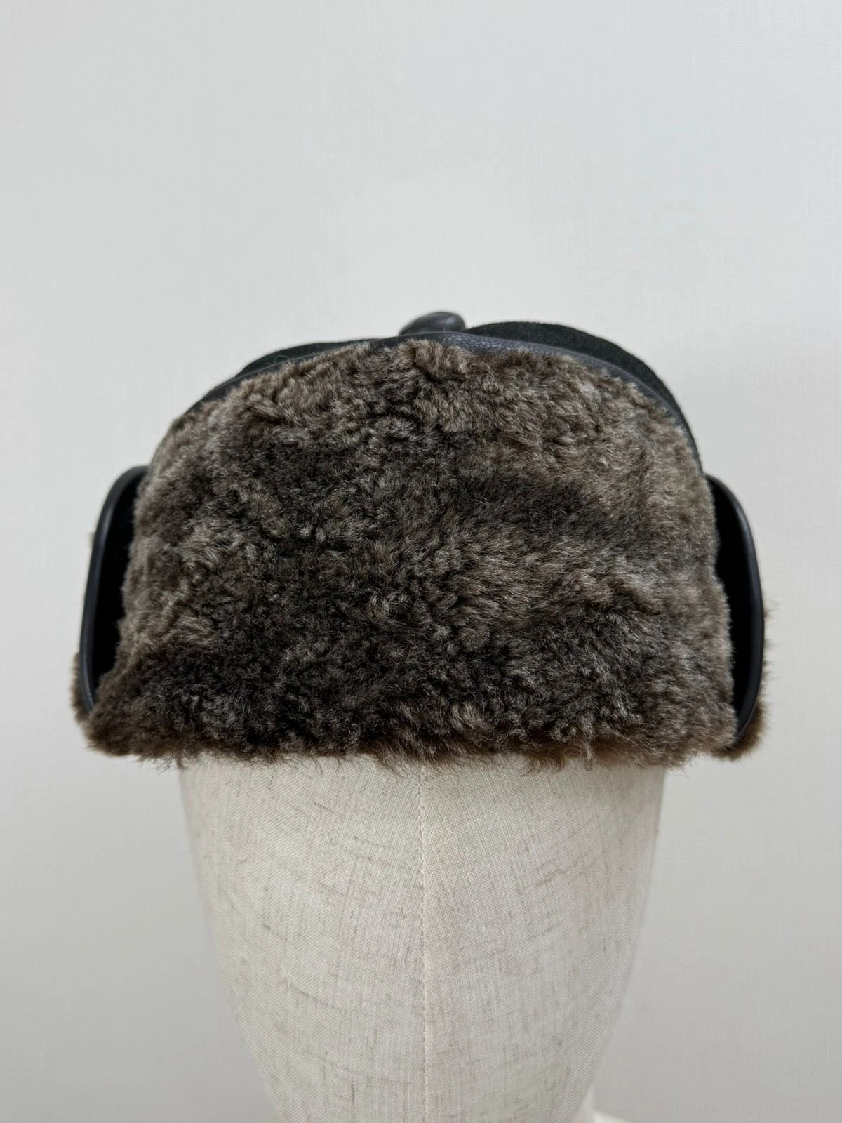 Vintage Real 100% Fur Sheepskin Bomber Caps Suede Leather Trapper Hat Black
Opens in a new window or