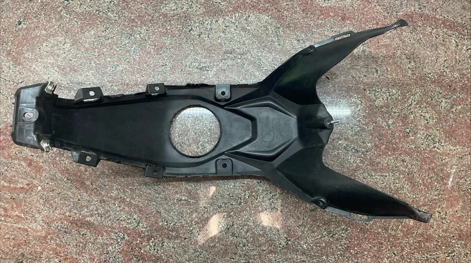 BMW G310R 2016-2024 techo central cubierta del tanque carenado OEM 46638556775 Foto 4 de 4