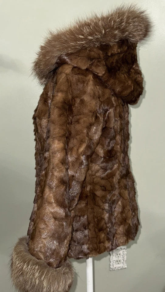 Brown short Real mink Fur jacket with extra large hood and real fur trim - Image 3 of 4