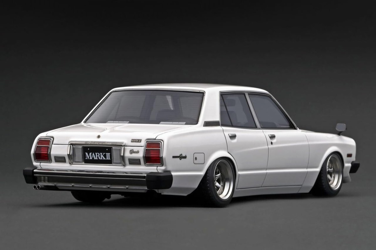 ignition model 1/18 Toyota Mark II Sedan Grande (MX41) White ignition model 1/18 Toyota Mark II Sedan Grande (MX41) White