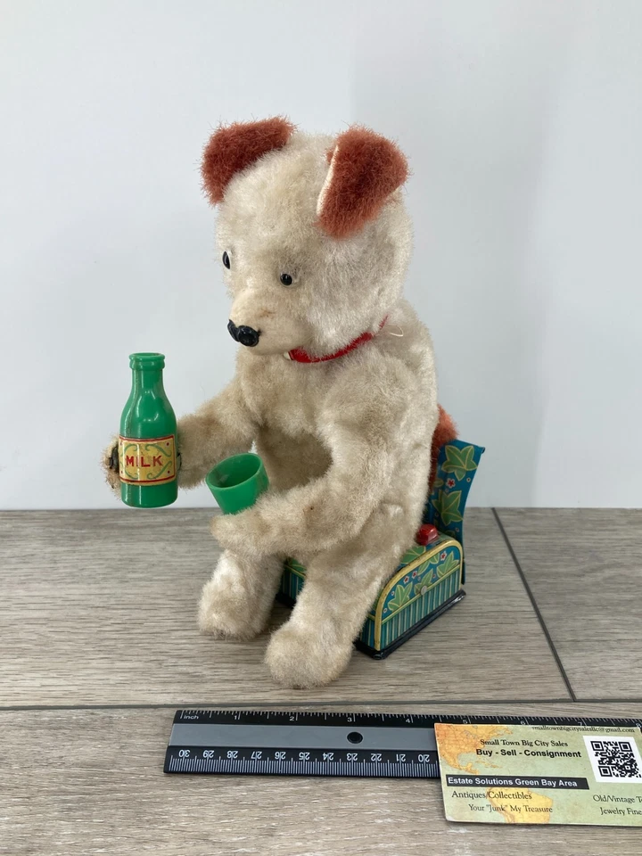 Винтажная механическая жестяная игрушка медведь Yonezawa на батарейках с подсветкой для питья молока - Изображение 2 из 4