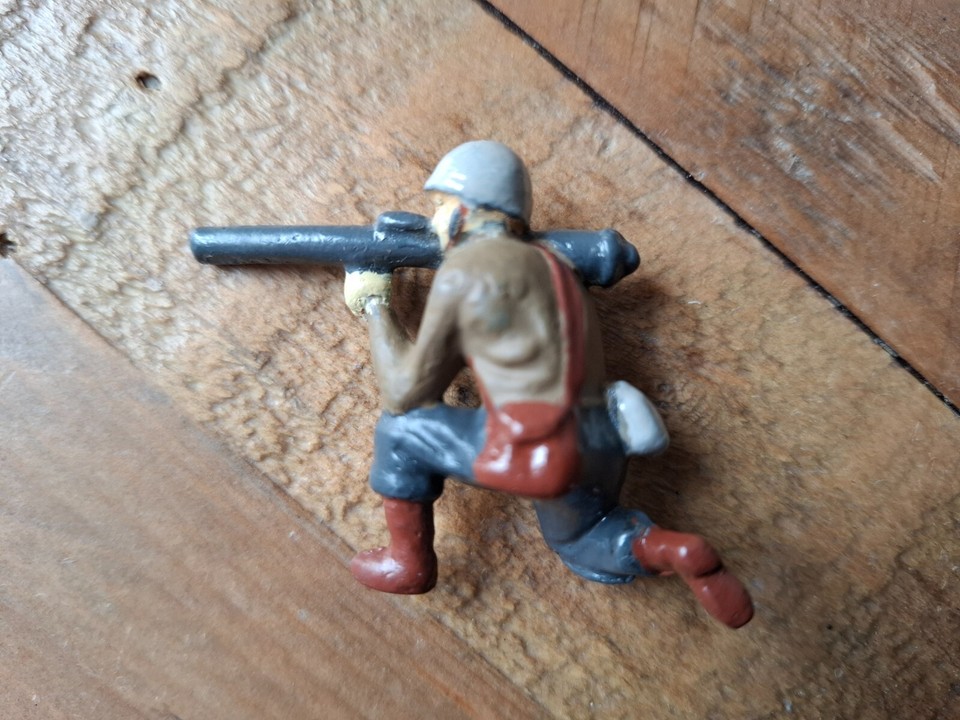 Figurine King & Country USMC054 – Marine Agenouillé Avec Bazooka, 54mm, Plomb Peint