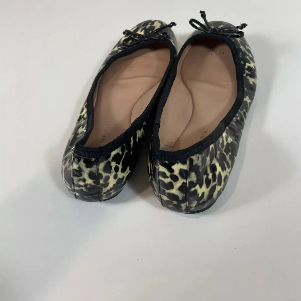 Sapatilhas de balé femininas Banana Republic couro com estampa de animais 7,5 M preto arco casual - Imagem 4 de 4
