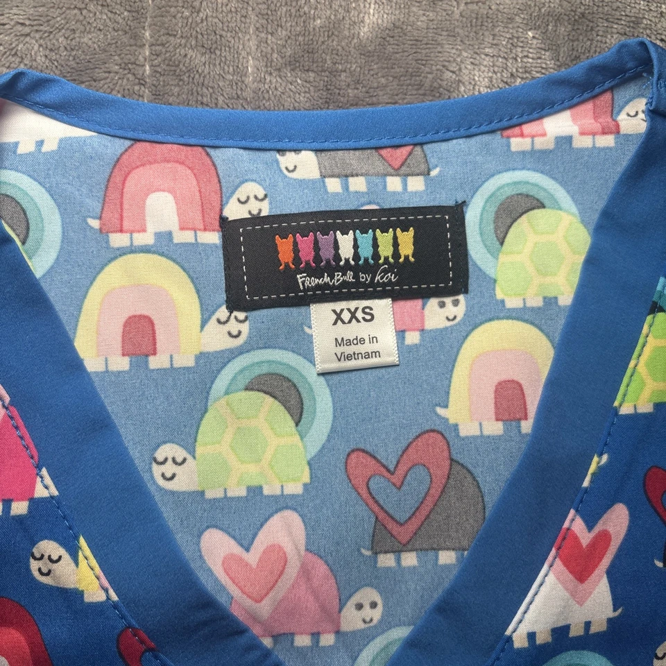 Koi French Bull Scrub Top Women’s XXS Blue Lulu Turtle Sunset Nursing Top - Image 4 of 4