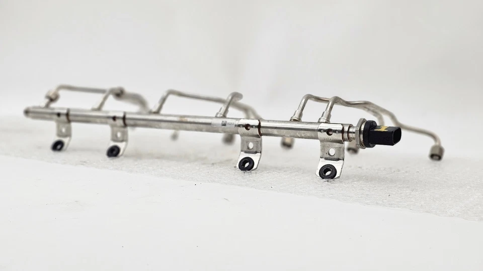 BMW F10 535i 2011-2016 motor N55 de 3,0 L línea de riel inyector de combustible de alta presión OEM Foto 3 de 4