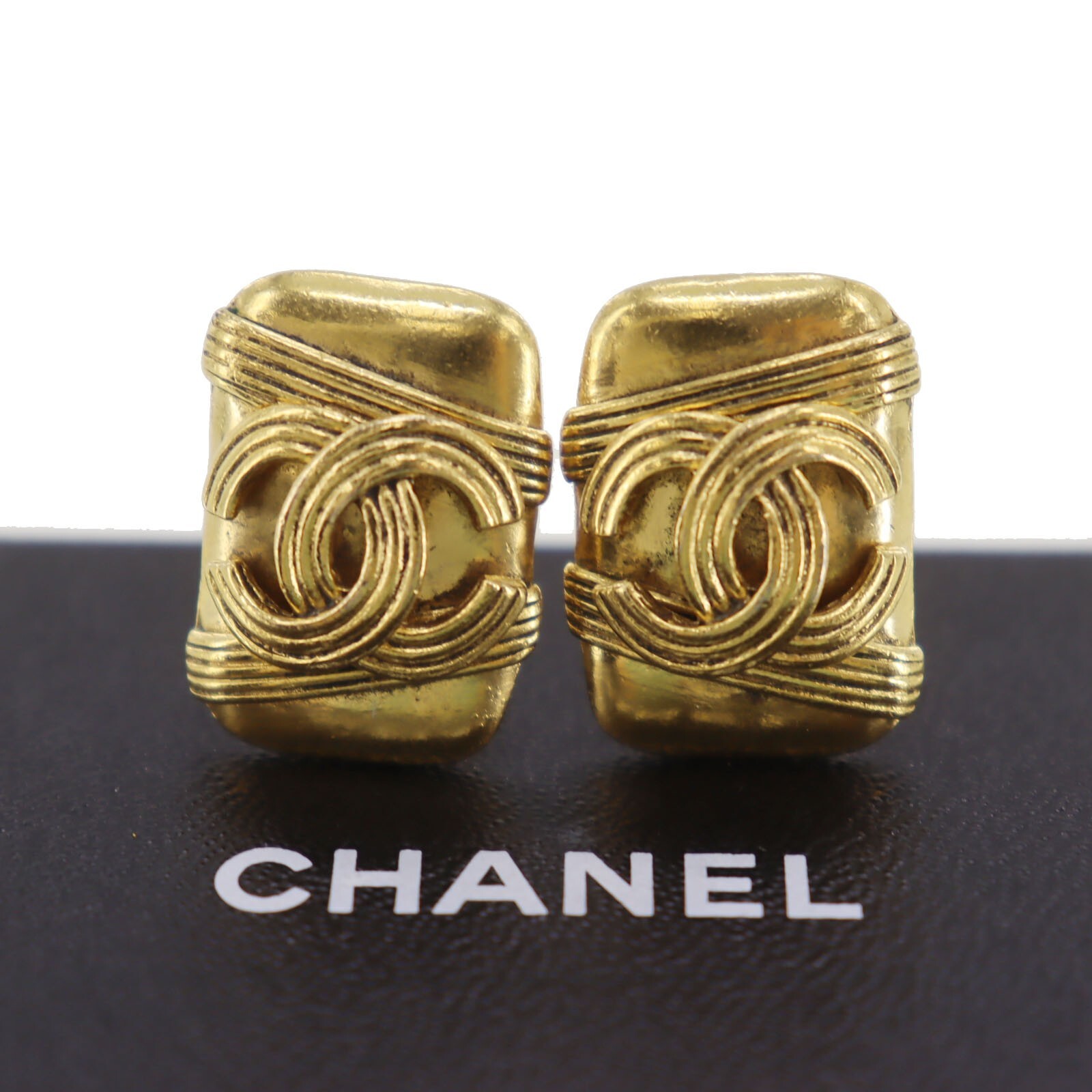 CHANEL Vintage Gold CC Logo Clip-On Earrings 94A #AG183