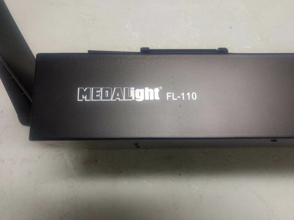 Flolight Medalight FLO-110 W dimmer fluorescent light bank  BULB NOT INCLUDED - Image 3 of 4
