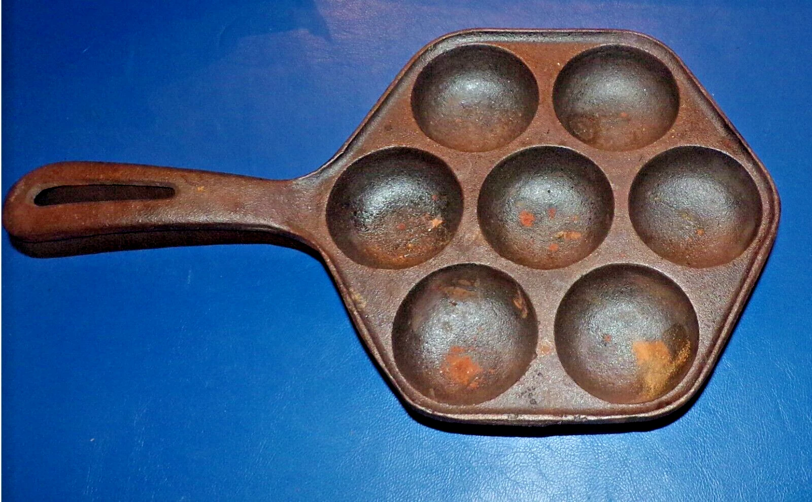 VINTAGE EGG POACHING 7 EGGS CAST IRON SKILLET- UNMARKED