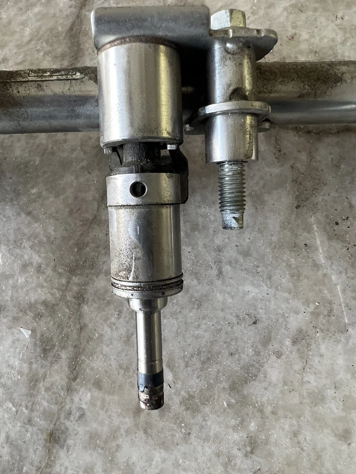 Juego de inyectores de combustible con riel de 14-17 Land Rover LR2 2.0 Discover Sport Foto 3 de 4