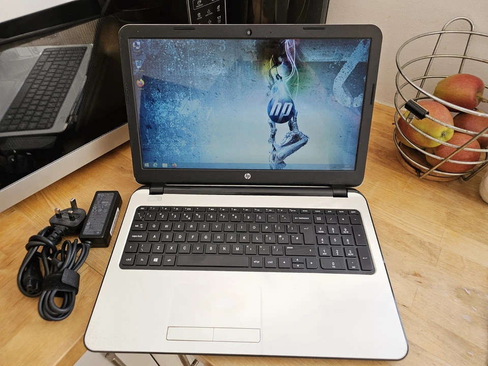 HP Pavilion 15g AMD A6 240GB SDD 8GB Win 8 Webcam HDMI 15.6 Laptop - Image 2 of 4