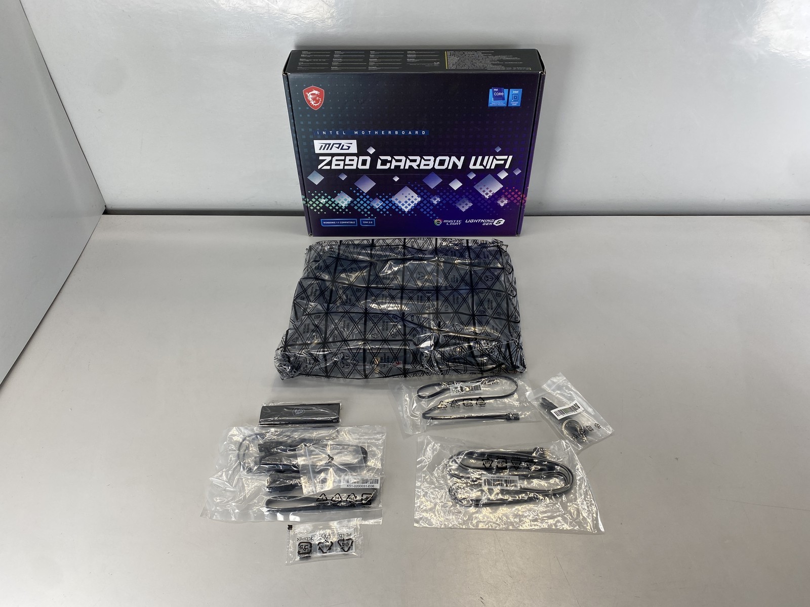 MSI MPG Z690 CARBON WIFI Socket LGA 1700 USB 3.2 Intel Motherboard- Black