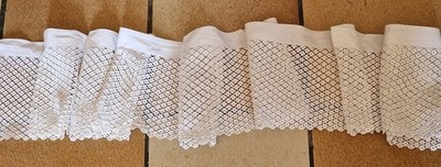 alte Kleidung: Unterrock mit Spitze - weiß