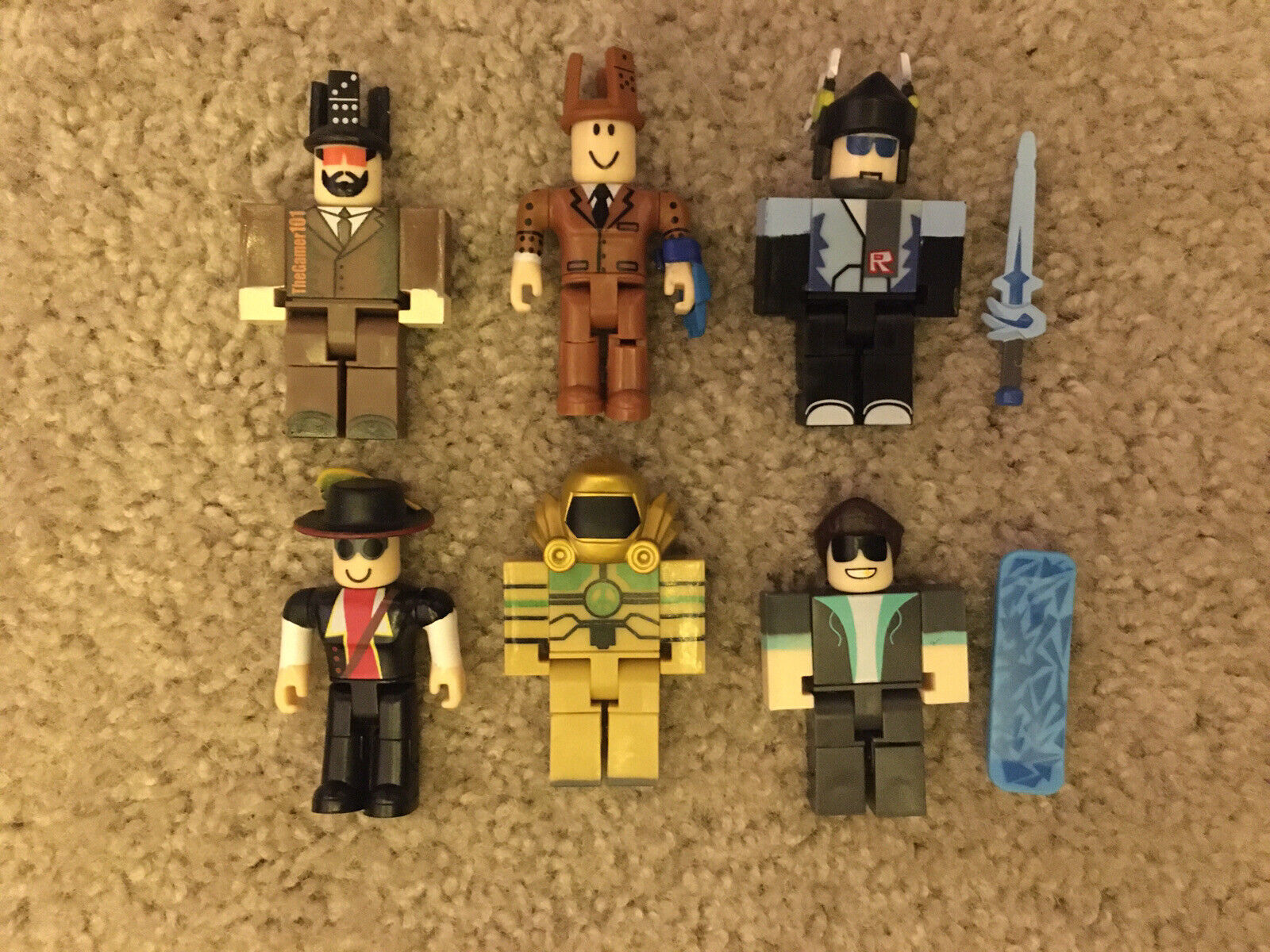 Roblox Action Collection - Legends of Roblox 15th Anniversary Gold Six  Figure Pack, 6 years and up [Includes Exclusive Virtual Item]