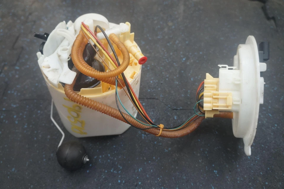 Насос бензобака в сборе 16117400692 16117467717 BMW 740i 16-18 - Изображение 3 из 4