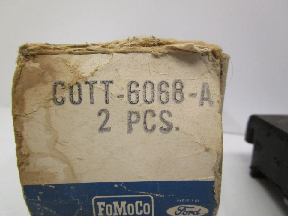 NUEVO EN STOCK FORD lote de 2 1961-62 F100 F200 CAMIÓN MOTOR TRASERO MONTAJE RETENEDOR C0TT-6068-A Foto 2 de 4