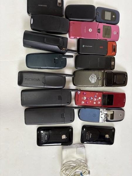 Lote vintage de celulares Apple, Samsung, Motorola, AT&T, Sony, Ericsson, Nokia 5