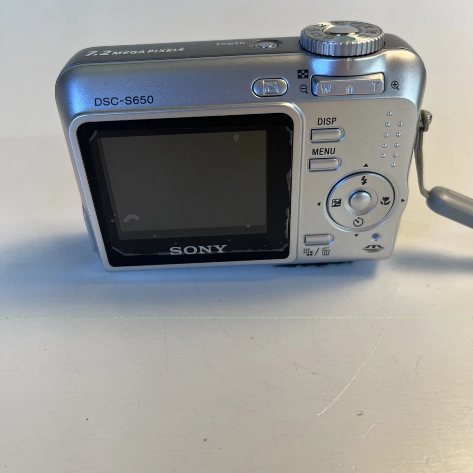 Sony Cyber-Shot DSC-S650 Digital Camera 7.2MP For Parts/Repair - Image 3 of 4