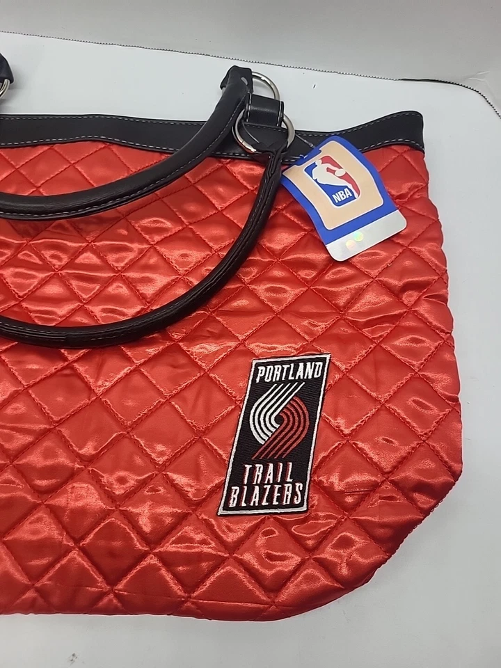 Сумочка стеганая Portland Trail Blazers NBA 14 дюймов x 5 дюймов x 8 дюймов - Изображение 4 из 4