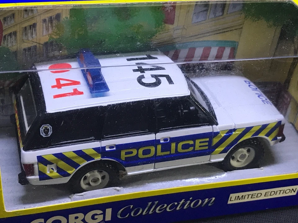 Corgi Collection Police Range Rover Diecast Collectable - Image 3 of 4