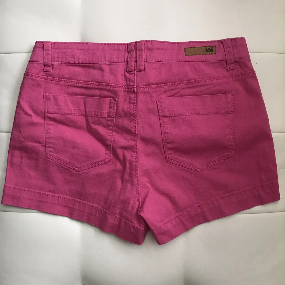 L.E.I. Pantalones cortos de mezclilla Tatum de tiro alto rosa con cuatro botones talla 11 para mujer Foto 3 de 4
