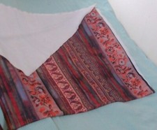 Deux grands restes de tissu, colorés