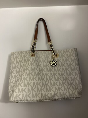  New Large White Michael Kors Tote (Cynthia)