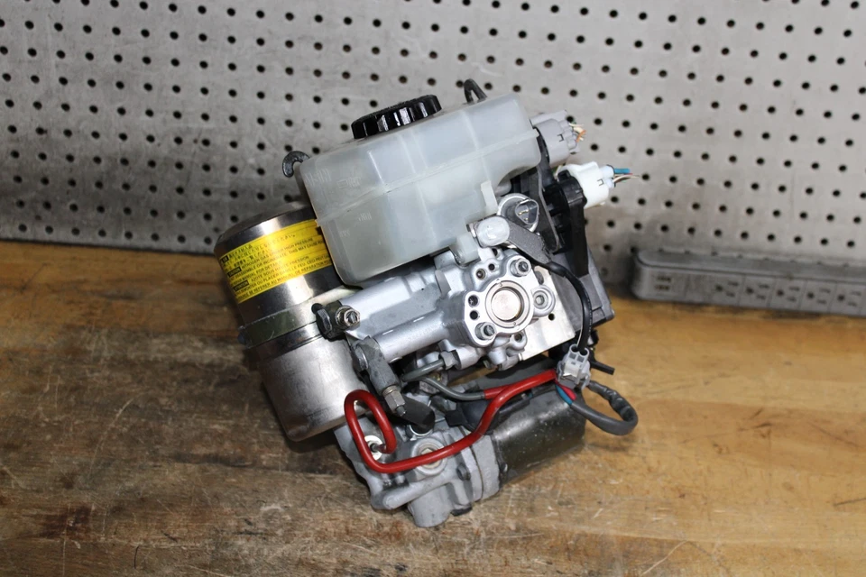 2001-2002 Toyota 4Runner Abs Pump Module Master Booster Cylinder Assembly Foto 3 de 4