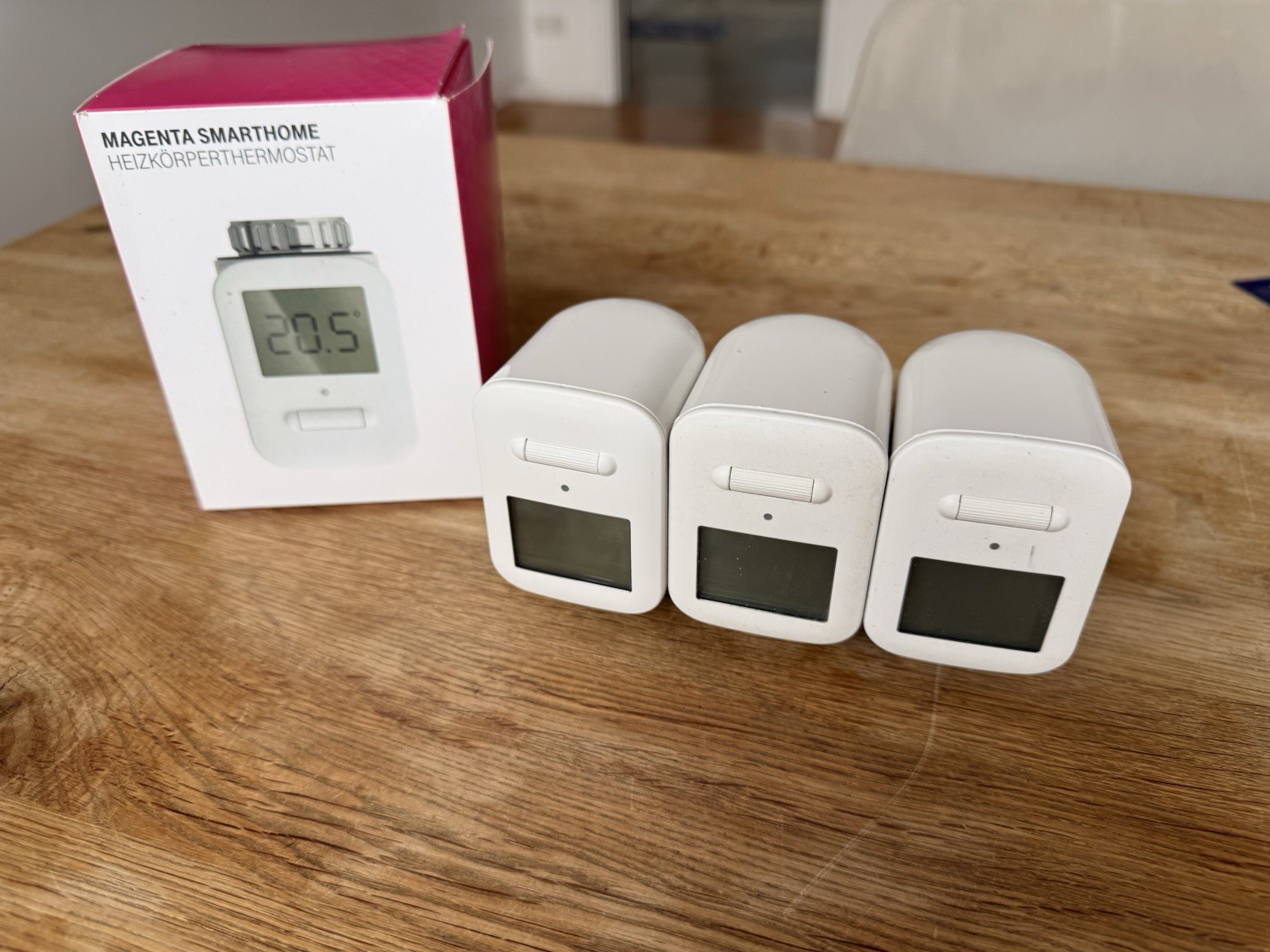 Stilvolle Magenta Smart Home Heizkörperthermostat Fotos