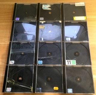 SET MIT 12 OFFIZIELLEN LEEREN GEHÄUSEN SONY PS1 BESCHÄDIGT ORIGINAL BROKEN CASES OEM