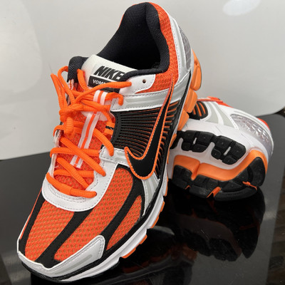 Nike Zoom Vomero 5 Size 8.5  Mens Total Orange Black White Sneakers