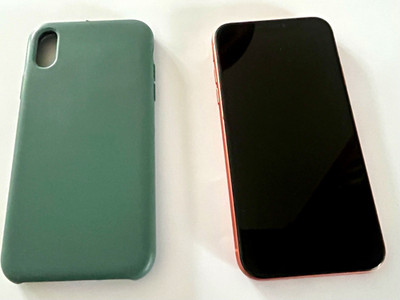 Apple iPhone XR 128 GB Coral  Rückseite gerissen