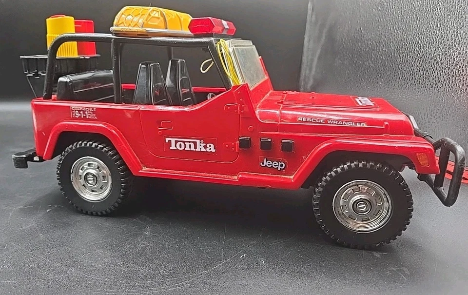 Tonka Jeep Rescue Wrangler 2001 Red w/ Lights & Sound Works See Video Tested - Image 3 of 4
