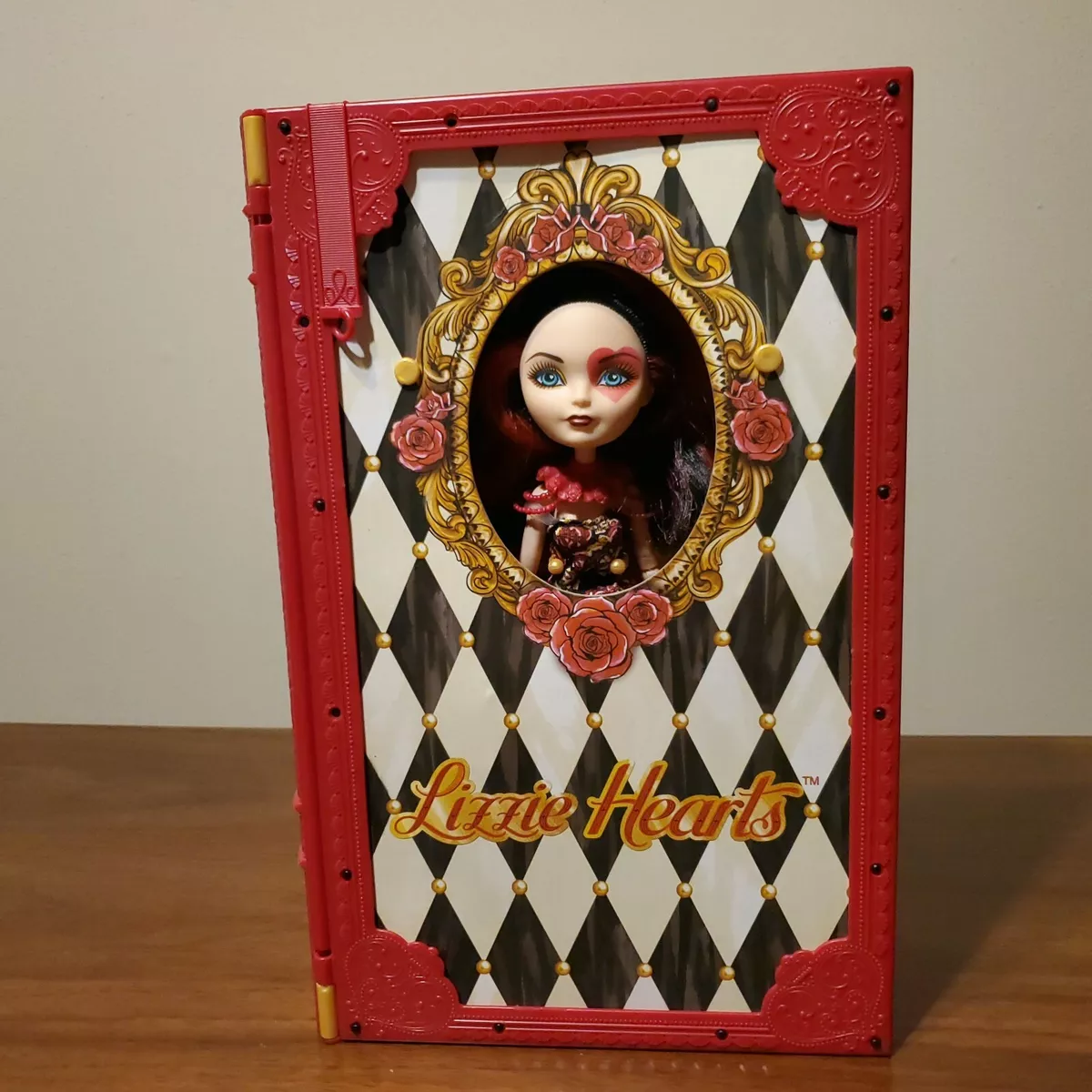 Ever After High Lizzie Hearts Spring Unsprung Book Playset