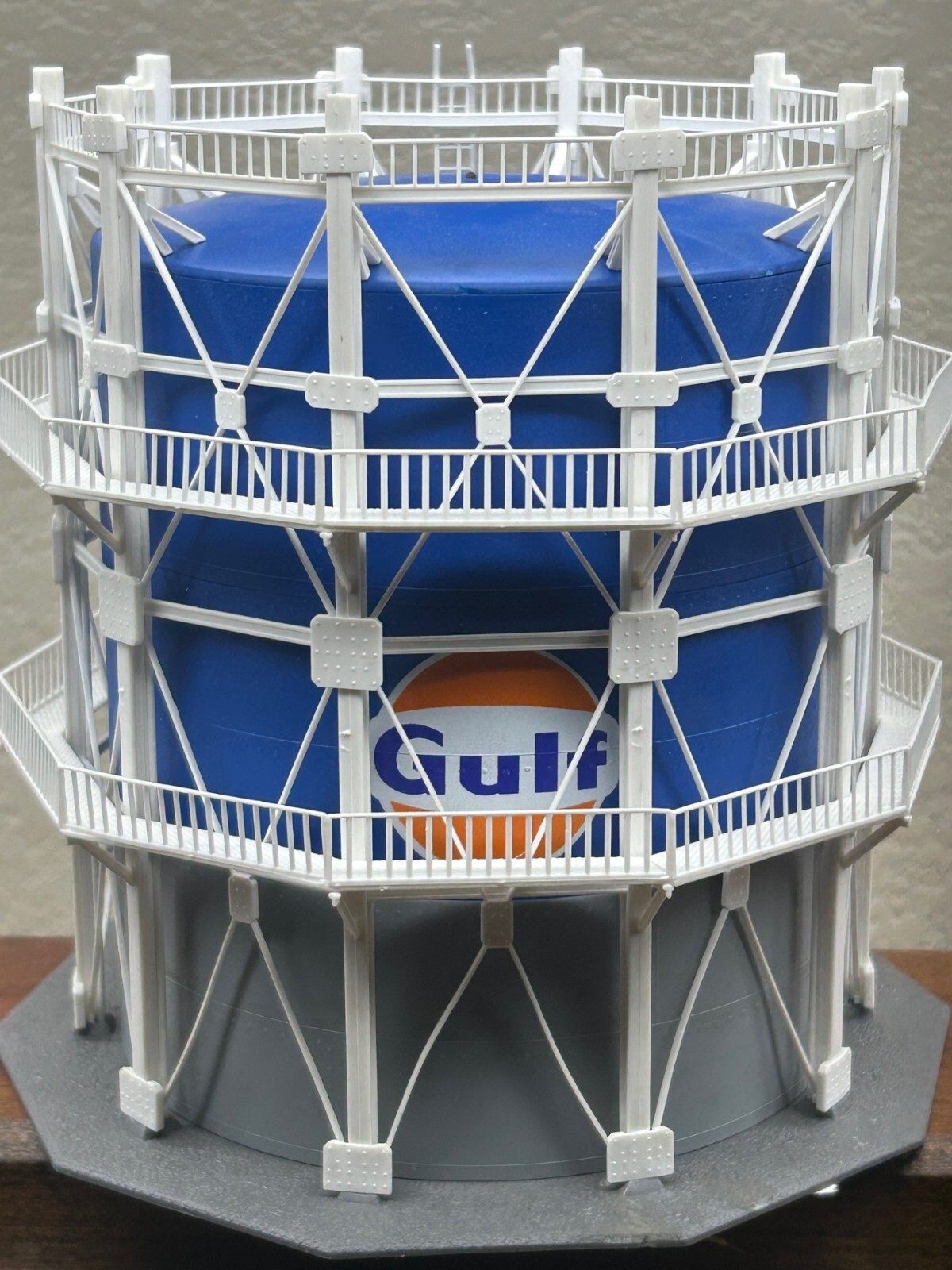 GULF GAS / FUEL STORAGE TANK - HO Scale BUILT UP - with FLASHING LIGHT- NEW
