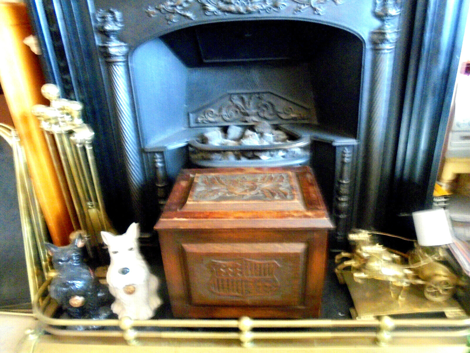 ANTIQUE EDWARDIAN CARVED OAK WOODEN FIRESIDE BOX,COAL/WOOD,EXCELLENT