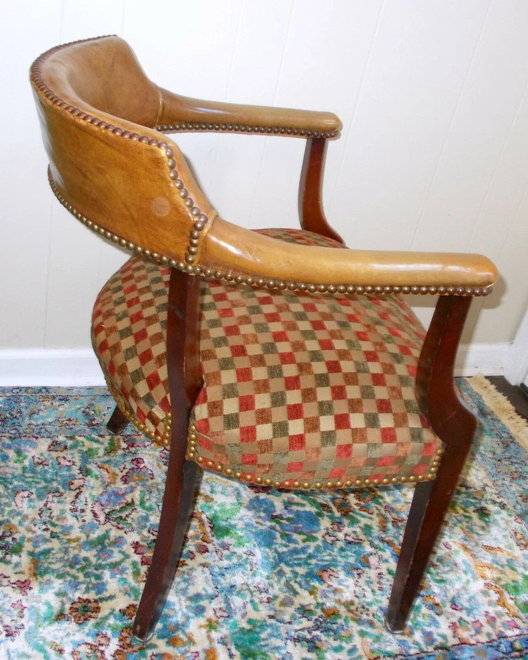 Antiga CADEIRA DE MESA ARM CLUB DEN Biblioteca Couro e Tecido Estofada Regency - Imagem 4 de 4