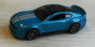 Hot Wheels Ford Mustang Shelby GT350R blaumetallic HW Sportwagen Auto Mattel Car