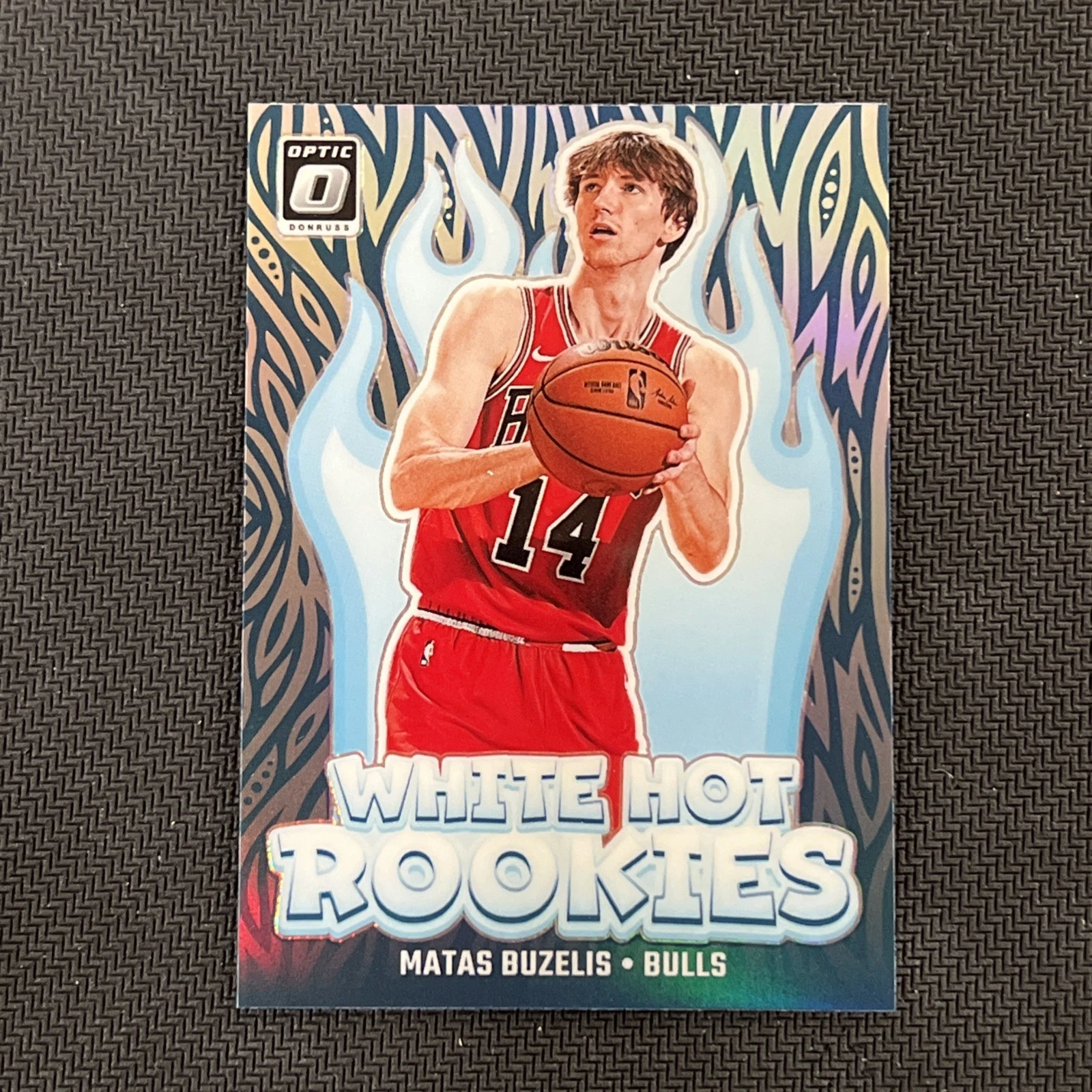 2024-25 Optic Matas Buzelis White Hot Rookies Holo RC - Bulls Card No. 10