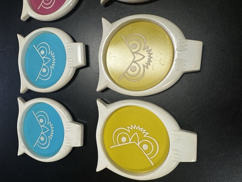 Barware Hoot Owl Plastic Coasters 70s Vtg Set MCM Bird Blue Pink Yellow, Flawed - Picture 6 of 12