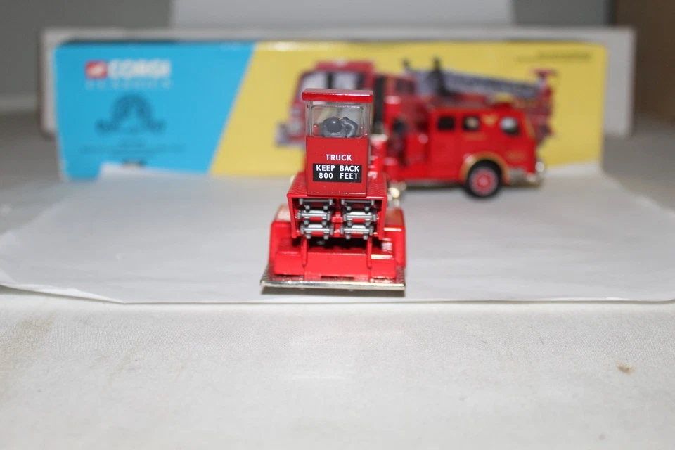 CORGI CLASSICS American LaFrance Aerial Ladder Truck Boston Fire Dept. Ladder 20 - Image 3 of 4
