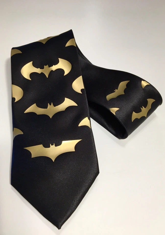 Corbata de murciélago, corbata increíble, logotipos dorados, nueva, genial y única Foto 3 de 4
