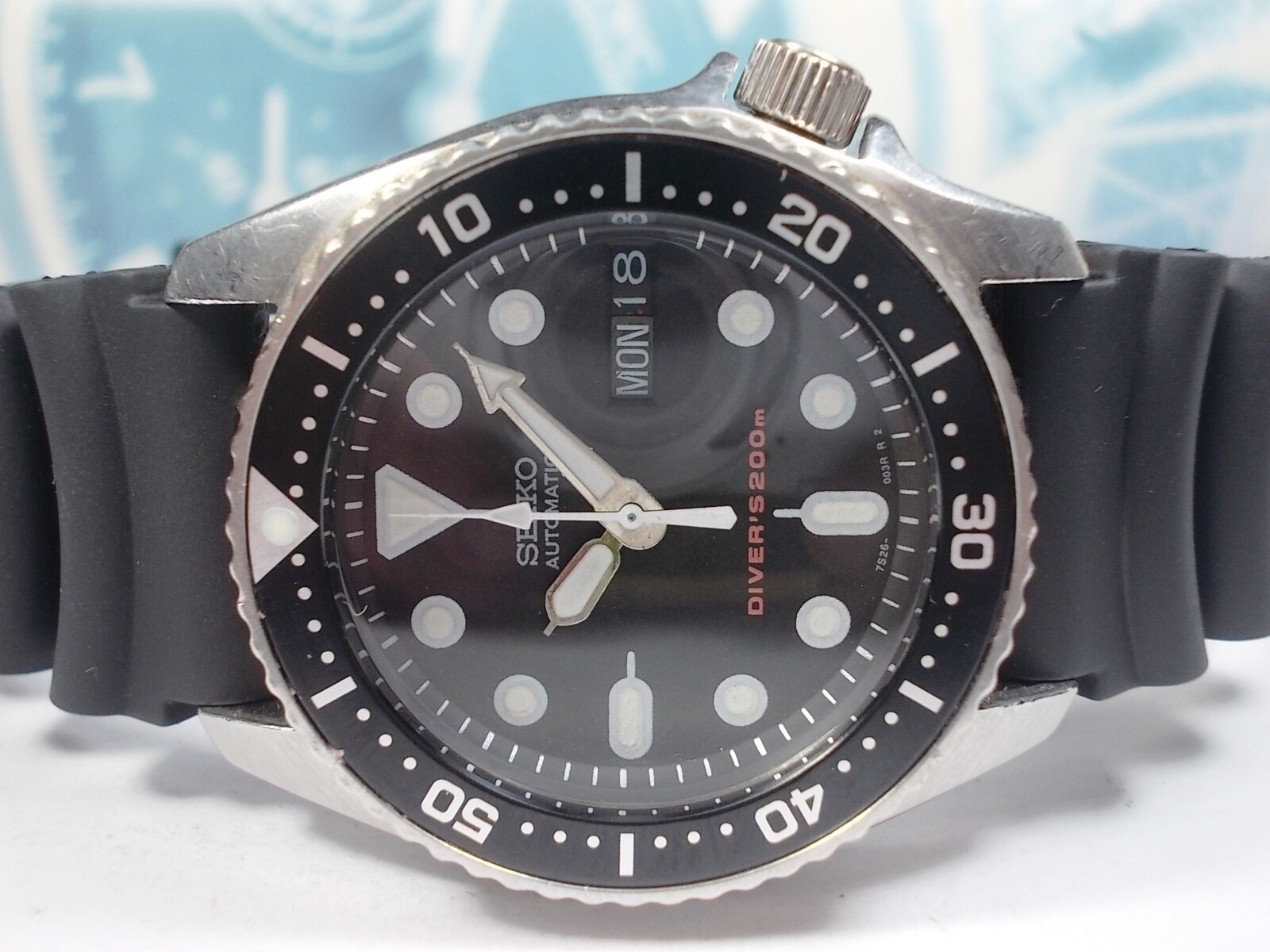 midsize diver watch