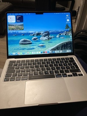 Apple MacBook Air, 13,6 Zoll, M2 Prozessor, 16 GB