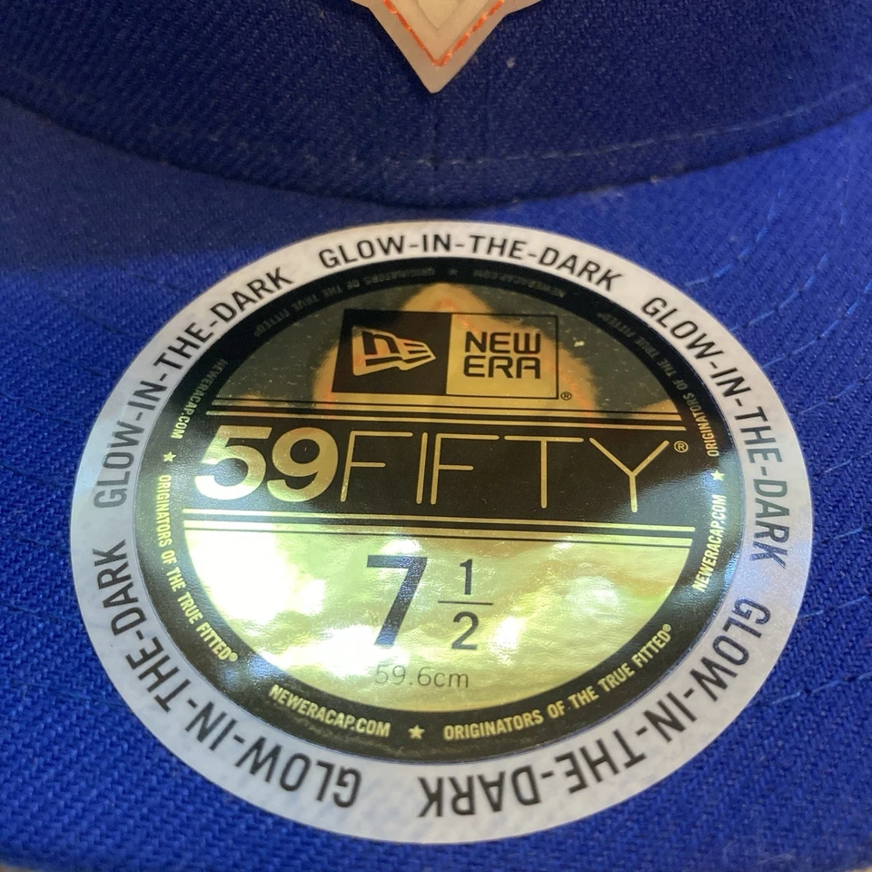 New York Knicks Brilla en la Oscuridad Parche New Era 59Fifty Sombrero 7 1/2 NY Gorra Azul NY Foto 4 de 4
