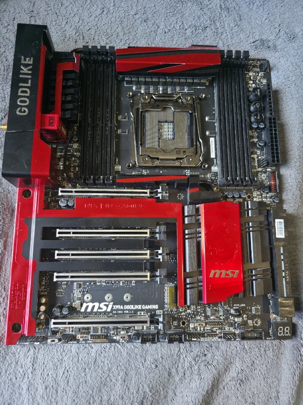 MSI X99A GODLIKE GAMING MS-7883 LGA2011-3 DDR4 E-ATX 8DIMM PCIe x16