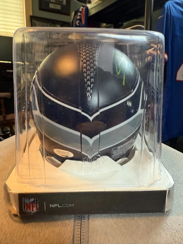 Minicasco firmado auténtico por Greg Olsen de los Seattle Seahawks Foto 4 de 4