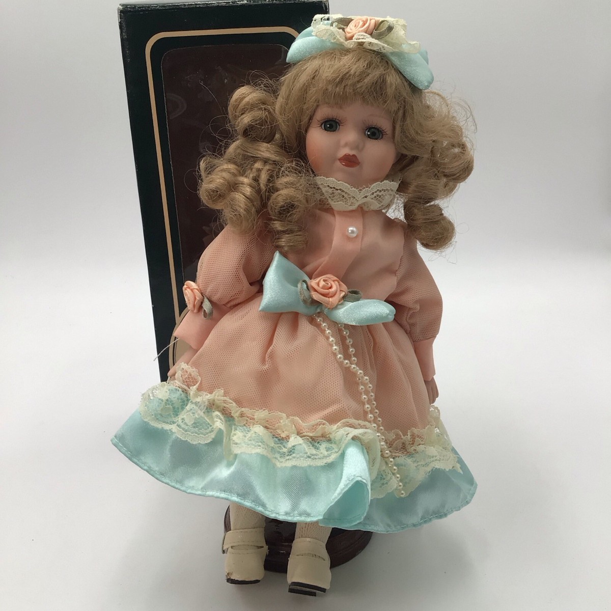 Geppeddo Porcelain Doll B10816 – New Open Box Beautiful Collectible Figurine