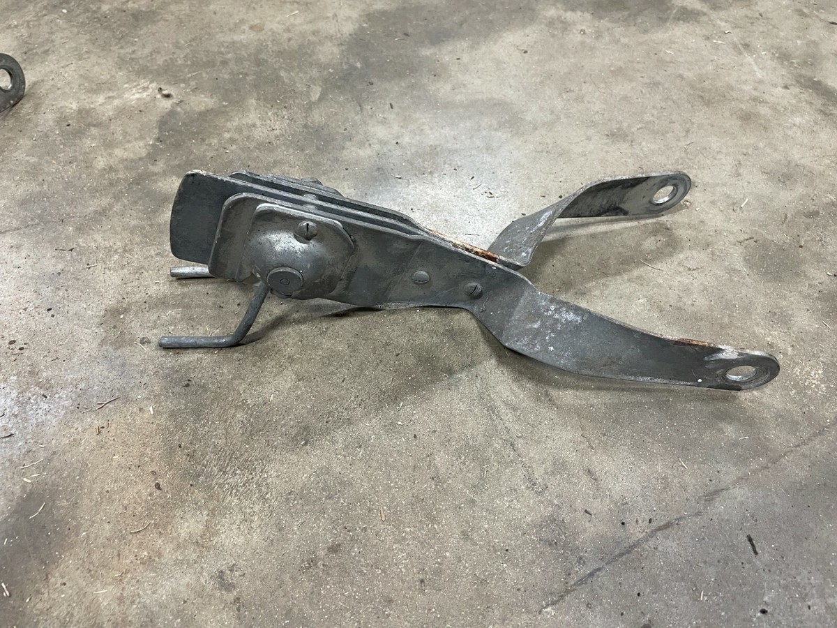 1968-1971 Volkswagen VW Beetle OEM Seat Belt Receiver Latch 