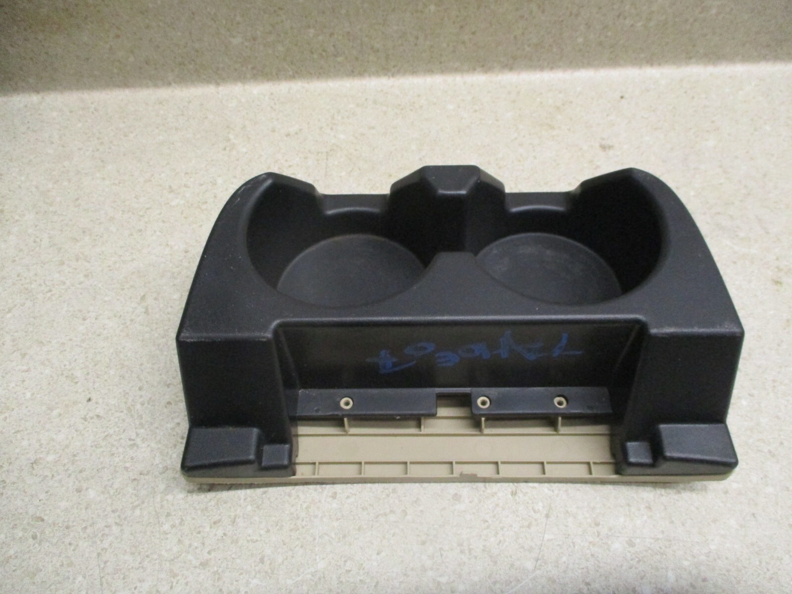 15134819 07 to 14 Chevrolet Tahoe Center Console Rear Pull Out