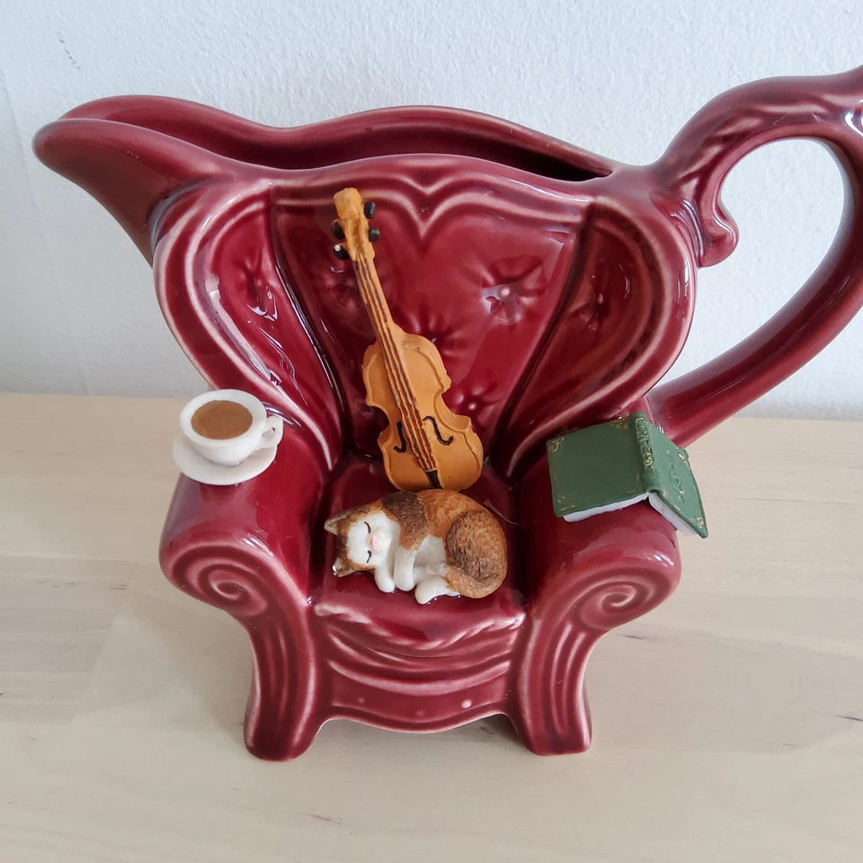 Vintage Park Rose Bridlington Pottery, Milk Jug/Creamer, Cat On Queen Anne Chair - Image 2 of 4